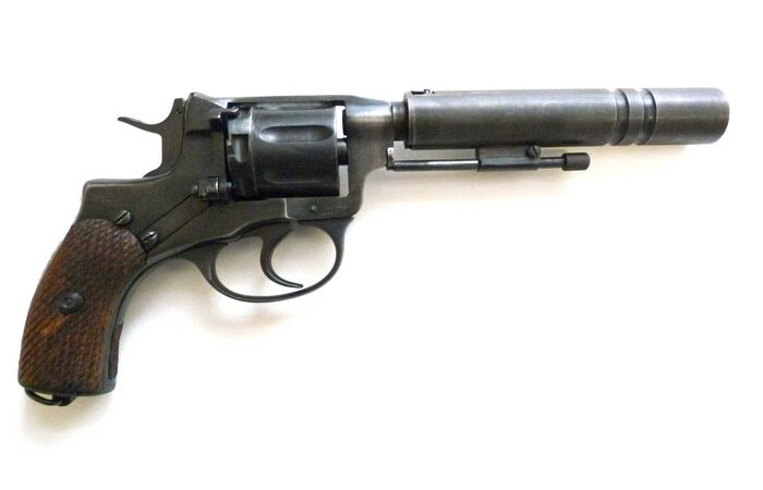 Револьвер с глушителем / Фото: guns.allzip.org Револьвер с глушителем / Фото: guns.allzip.org