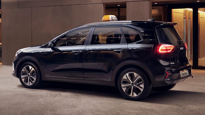 Кроссовер Niro EV, адаптированный для такси/ Фото: dr1ver.ru Кроссовер Niro EV, адаптированный для такси/ Фото: dr1ver.ru