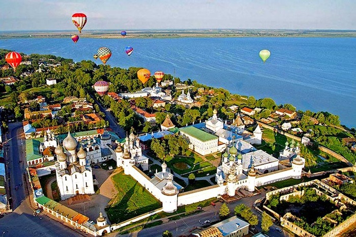 Вид на Ростовский кремль с высоты птичьего полёта. /Фото: putidorogi-nn.ru Вид на Ростовский кремль с высоты птичьего полёта. /Фото: putidorogi-nn.ru