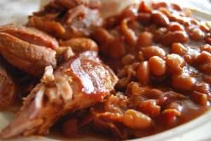 Тушеная фасоль со свиными ребрышками
