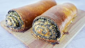Рулет с маком и бананами