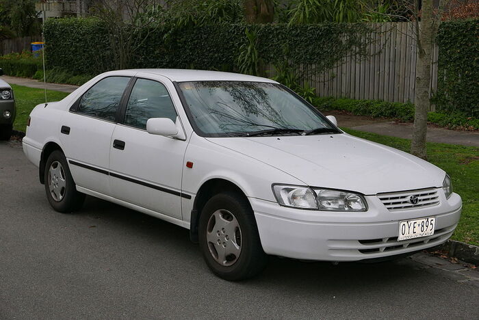 Toyota Camry, вместительный и тихий/ Фото: wikimedia.org Toyota Camry, вместительный и тихий/ Фото: wikimedia.org