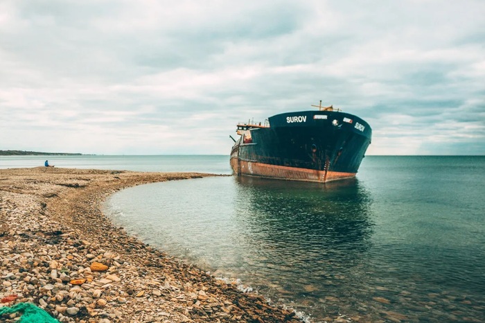 Surov сел на мель у мыса Железный Рог/ Фото: kubantoday.ru Surov сел на мель у мыса Железный Рог/ Фото: kubantoday.ru