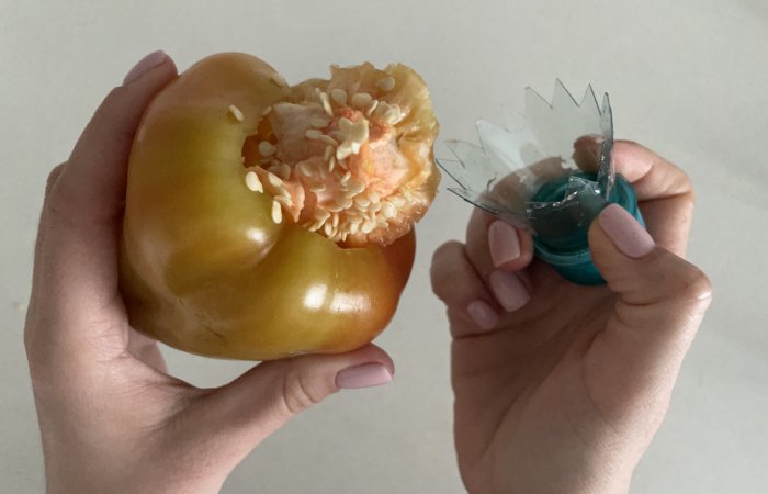 Пластиковая бутылка поможет почистить перцы! Пластиковая бутылка поможет почистить перцы!
