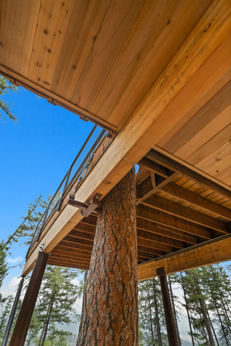 Опорная конструкция удерживает On The Rocks Ranch. | Фото: nelsontreehouse.com. Опорная конструкция удерживает On The Rocks Ranch. | Фото: nelsontreehouse.com.