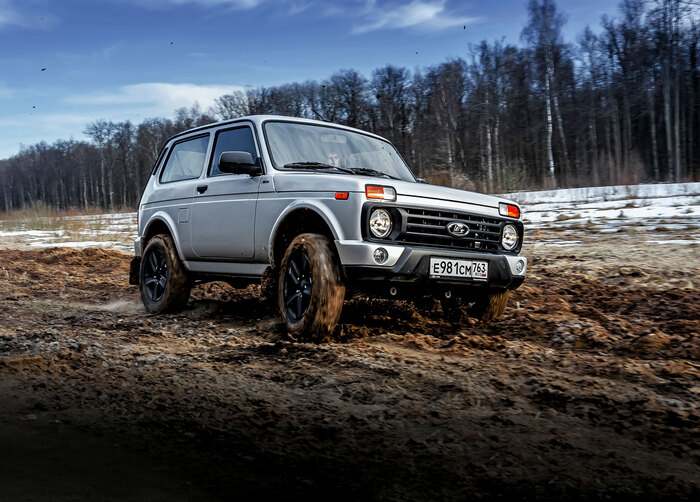 LADA Niva Legend с полным приводом и клиренсом 20 см/ Фото: 5koleso.ru LADA Niva Legend с полным приводом и клиренсом 20 см/ Фото: 5koleso.ru