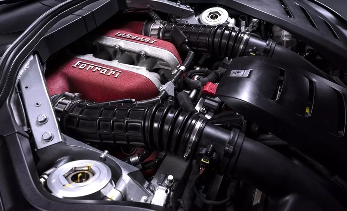 Атмосферный двигатель Ferrari/ Фото: quto.ru Атмосферный двигатель Ferrari/ Фото: quto.ru