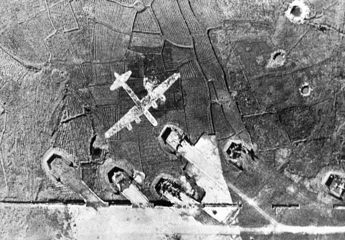 Изображение якобы подбитого американского В-29, созданного японцами. /Фото: theatlantic.com Изображение якобы подбитого американского В-29, созданного японцами. /Фото: theatlantic.com