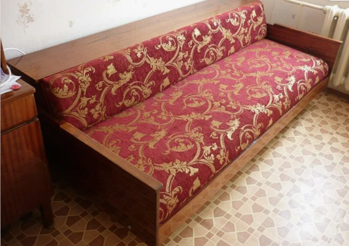Диван-кровать в СССР /Фото:flectone.ru Диван-кровать в СССР /Фото:flectone.ru