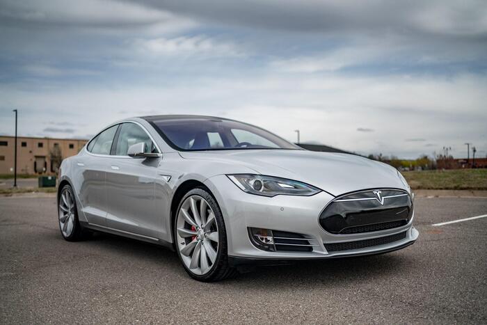 Многие пользователи Tesla Model S недовольны качеством сборки/ Фото: exoticmotorsportsok.com