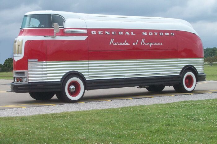 GM Futurliner был создан для «Парада прогресса» компании Дженерал Моторс/ Фото: wikimedia.org GM Futurliner был создан для «Парада прогресса» компании Дженерал Моторс/ Фото: wikimedia.org