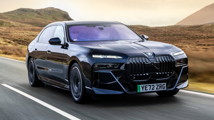 Новый BMW 7-Series стоит более 18 млн рублей, но быстро дешевеет/ Фото: topgear.com