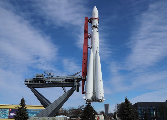 Музейный экспонат - реплика ракеты с кораблём Восток-1. /Фото: myskillsconnect.com Музейный экспонат - реплика ракеты с кораблём Восток-1. /Фото: myskillsconnect.com