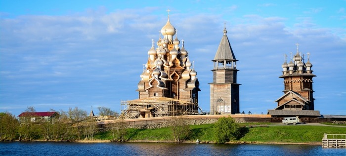 Кижский погост - уникальный памятник отечественного деревянного зодчества. /Фото: wiki-karelia.ru Кижский погост - уникальный памятник отечественного деревянного зодчества. /Фото: wiki-karelia.ru