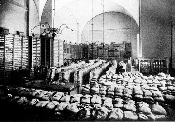 Часть казны Российской империи в Казани в 1918 году. /Фото: factroom.ru Часть казны Российской империи в Казани в 1918 году. /Фото: factroom.ru