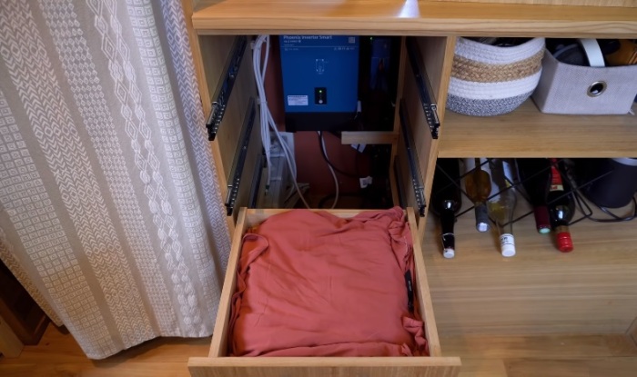 Мини-кладовая в крошечном доме. | Фото: livingbiginatinyhouse.com. Мини-кладовая в крошечном доме. | Фото: livingbiginatinyhouse.com.