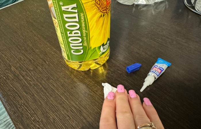 Растительное масло легко справится с суперклеем! Растительное масло легко справится с суперклеем!