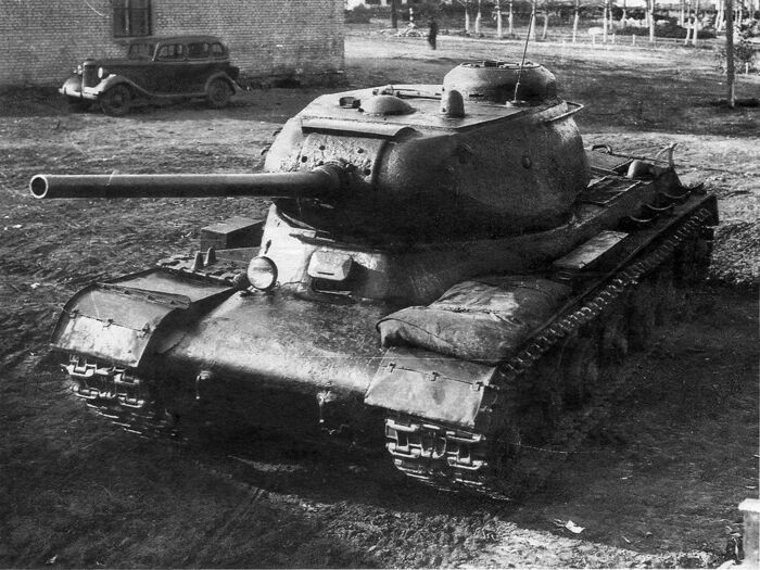 Толщина брони танка ИС-1 составляла 20-90 мм/ Фото: wikimedia.org Толщина брони танка ИС-1 составляла 20-90 мм/ Фото: wikimedia.org