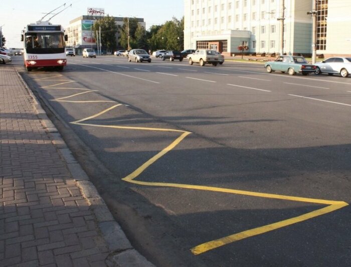 Разметка у автобусной остановки /Фото:imghub.ru Разметка у автобусной остановки /Фото:imghub.ru