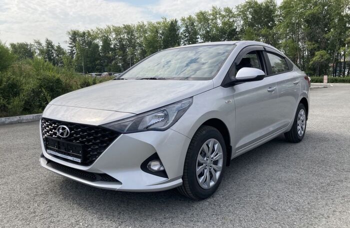 Hyundai Solaris многие называют братом-близнецом Kia Rio/ Фото: arendacar.ru Hyundai Solaris многие называют братом-близнецом Kia Rio/ Фото: arendacar.ru