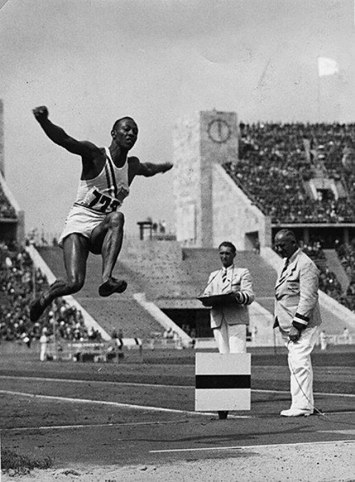 Триумф Джесси Оуэнса на Олимпиаде 1936 стал триумфом и Дасслеров. /Фото: bigpicture.ru Триумф Джесси Оуэнса на Олимпиаде 1936 стал триумфом и Дасслеров. /Фото: bigpicture.ru