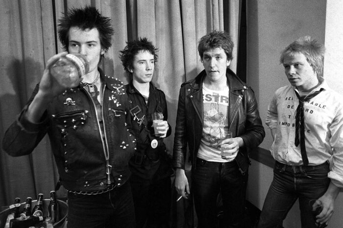 Группа Sex Pistols в косухах /Фото:fairysoft.ru Группа Sex Pistols в косухах /Фото:fairysoft.ru