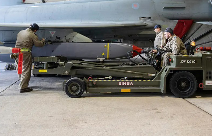 Крылатая ракета Storm Shadow./ Фото: iz.ru Крылатая ракета Storm Shadow./ Фото: iz.ru