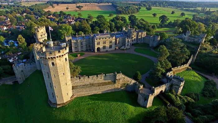 Вид замка с высоты птичьего полета/ Фото: visitwarwick.co.uk Вид замка с высоты птичьего полета/ Фото: visitwarwick.co.uk