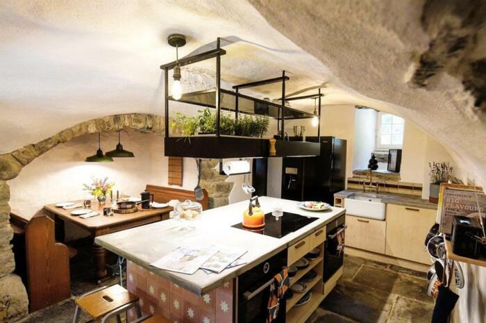 Колоритная кухня станет раем для гурманов. | Фото: loveproperty.com. Колоритная кухня станет раем для гурманов. | Фото: loveproperty.com.