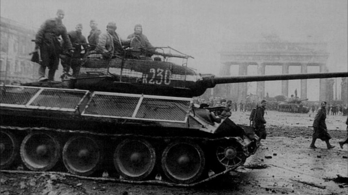 Служба банка не закончилась в 1945. /Фото: livejournal.com. Служба банка не закончилась в 1945. /Фото: livejournal.com.