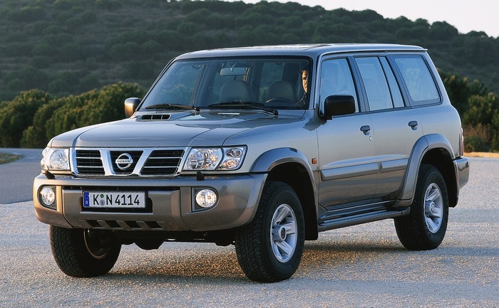 Nissan Patrol Y60 снабжен пружинной подвеской со стабилизатором устойчивости/ Фото: carshow360.net Nissan Patrol Y60 снабжен пружинной подвеской со стабилизатором устойчивости/ Фото: carshow360.net