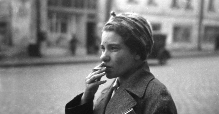 Не только мужчины, а и женщины имели вредные привычки. Фото: google.com. Не только мужчины, а и женщины имели вредные привычки. Фото: google.com.