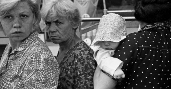 Несмотря на всю стойкость духа, советские женщины также нуждались в заботе и любви. Фото: boom.ms. Несмотря на всю стойкость духа, советские женщины также нуждались в заботе и любви. Фото: boom.ms.