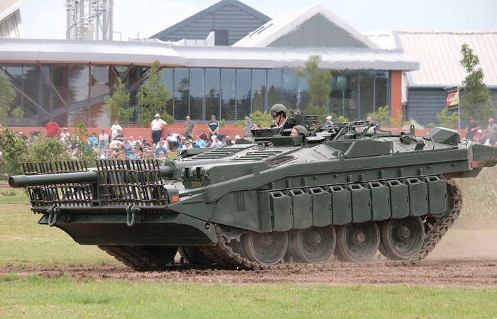 Strv 103 с противокумулятивным щитом./ Фото: vkplay.ru Strv 103 с противокумулятивным щитом./ Фото: vkplay.ru