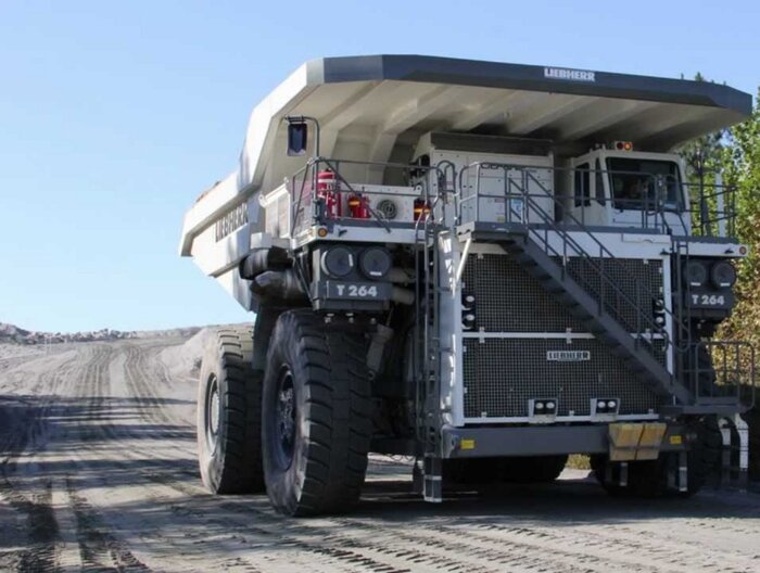 Собственный вес Liebherr T284 составляет около 252 тонн/ Фото: bizclikmedia.net Собственный вес Liebherr T284 составляет около 252 тонн/ Фото: bizclikmedia.net
