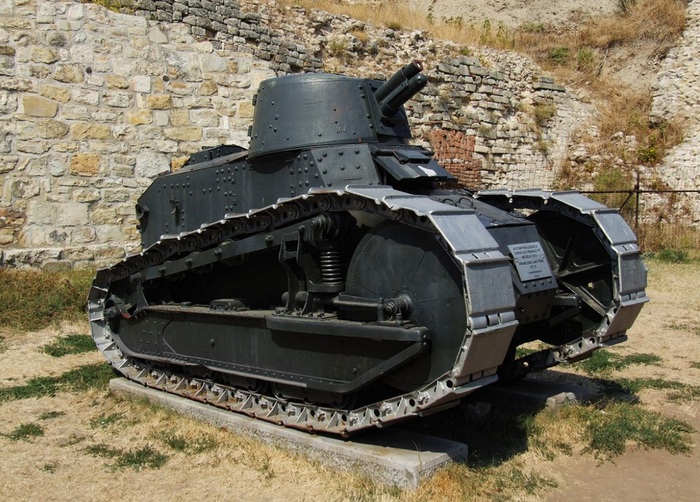 Renault FT-17 обладал хорошей проходимостью и огневой мощью/ Фото: wikimedia.org Renault FT-17 обладал хорошей проходимостью и огневой мощью/ Фото: wikimedia.org