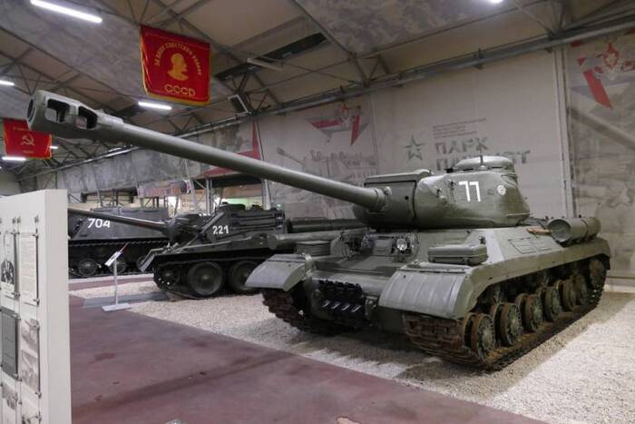 ИС-2, массивный и мощный/ Фото: topwar.ru ИС-2, массивный и мощный/ Фото: topwar.ru