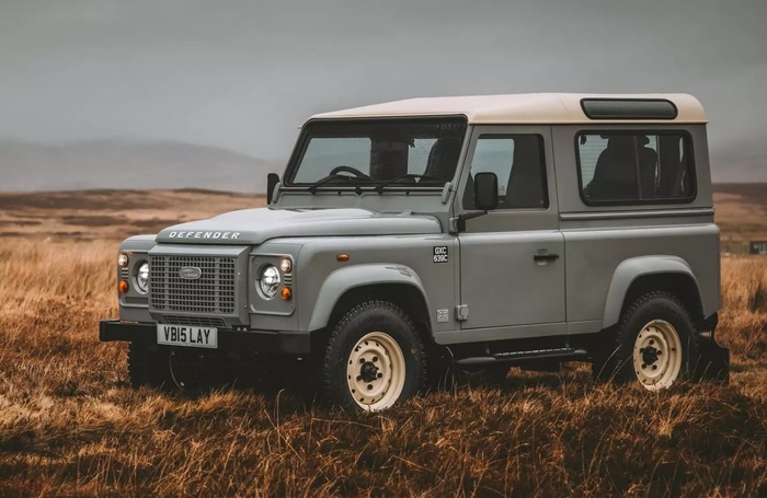 Land Rover Defender I имеет клиренс 218-310 мм/ Фото: motor.ru Land Rover Defender I имеет клиренс 218-310 мм/ Фото: motor.ru