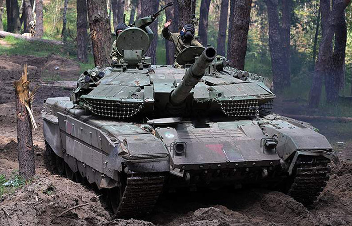 Т-90М «Прорыв» на поле боя./ Фото: iz.ru Т-90М «Прорыв» на поле боя./ Фото: iz.ru