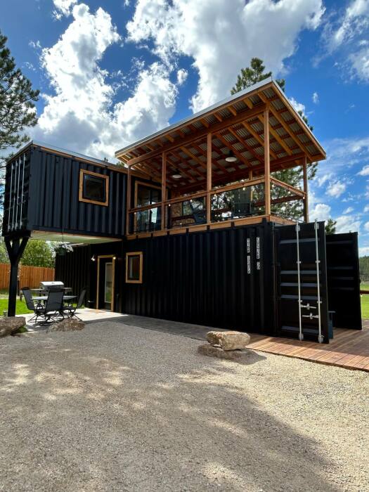 Эффектный дом из двух контейнеров. | Фото: ru.airbnb.com. Эффектный дом из двух контейнеров. | Фото: ru.airbnb.com.