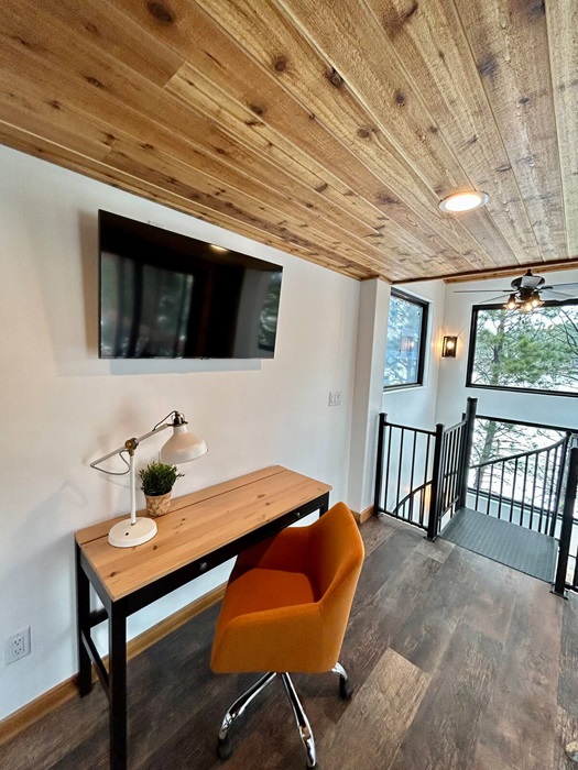 Рабочая зона. | Фото: ru.airbnb.com. Рабочая зона. | Фото: ru.airbnb.com.