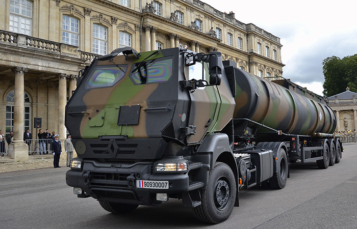 Renault Kerax 8х8, автоцистерна./ Фото: pinterest.com Renault Kerax 8х8, автоцистерна./ Фото: pinterest.com