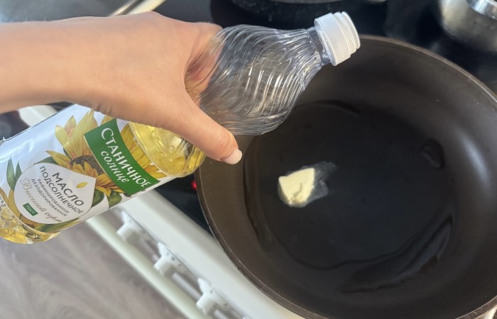 Просто смешиваем два вида масла! Просто смешиваем два вида масла!