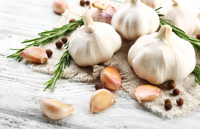 Чеснок помогал улучшить вкус и аромат мясных изделий/ фото: womenfitness.net Чеснок помогал улучшить вкус и аромат мясных изделий/ фото: womenfitness.net