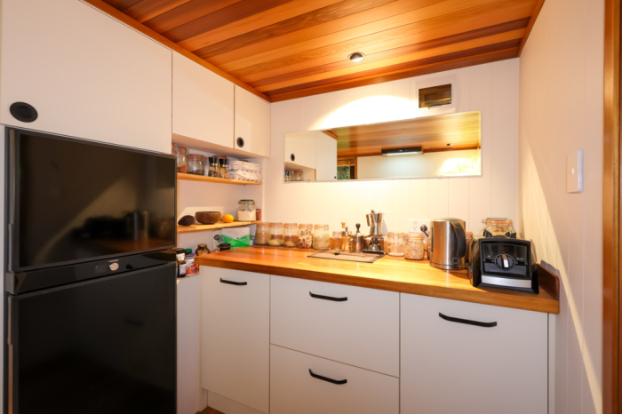 Дополнительный кухонный уголок. | Фото: livingbiginatinyhouse.com. Дополнительный кухонный уголок. | Фото: livingbiginatinyhouse.com.