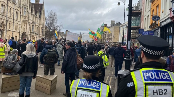 Протест против реализации проекта в Оксфорде, Великобритания. /Фото: static.euronews.com Протест против реализации проекта в Оксфорде, Великобритания. /Фото: static.euronews.com