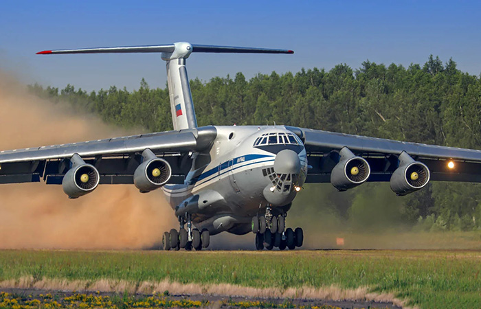 Посадка на грунт./ Фото: airforce.ru Посадка на грунт./ Фото: airforce.ru