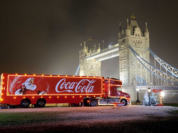 Санта Клаус на грузовике Coca-Cola. / Фото: drive2.ru Санта Клаус на грузовике Coca-Cola. / Фото: drive2.ru