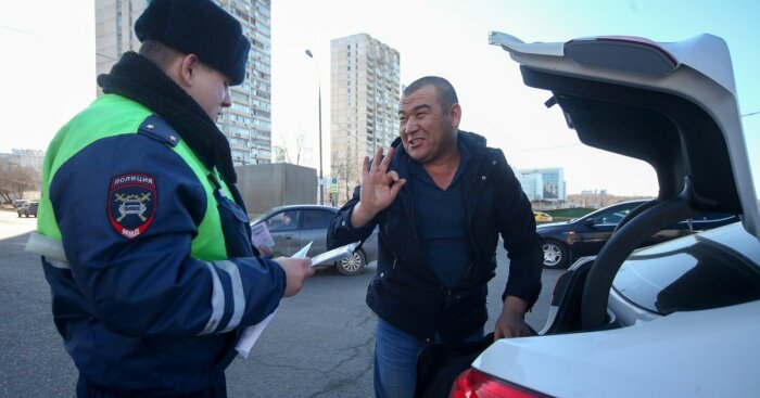 Человек в не движущемся авто - не водитель. /Фото: mail.ru. Человек в не движущемся авто - не водитель. /Фото: mail.ru.