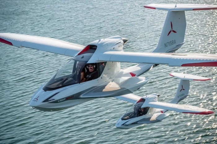 Мощность мотора Icon A5 составляет около 100 л. с./ Фото: sportplanedesign.com Мощность мотора Icon A5 составляет около 100 л. с./ Фото: sportplanedesign.com